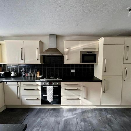 Manchester - Eccles - Business - Contractors - Families - Discounts Available Экстерьер фото