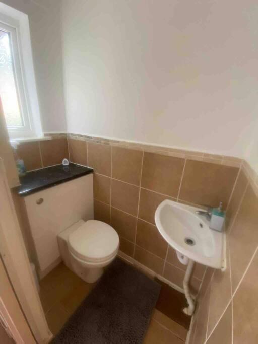 Manchester - Eccles - Business - Contractors - Families - Discounts Available Экстерьер фото
